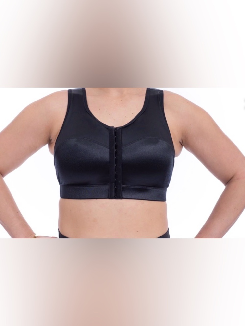 Enell Front-Closure Sports Bra in Black - Comfortable Everyday Lift